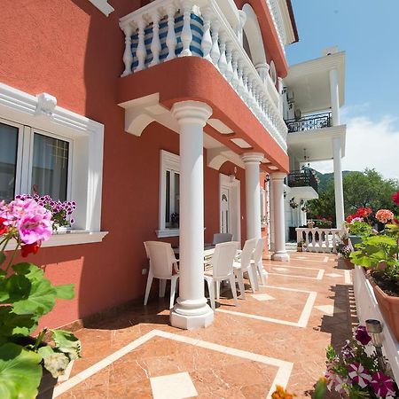 Hotel Wellness & Spa Angelo Gabriel Petrovac Extérieur photo