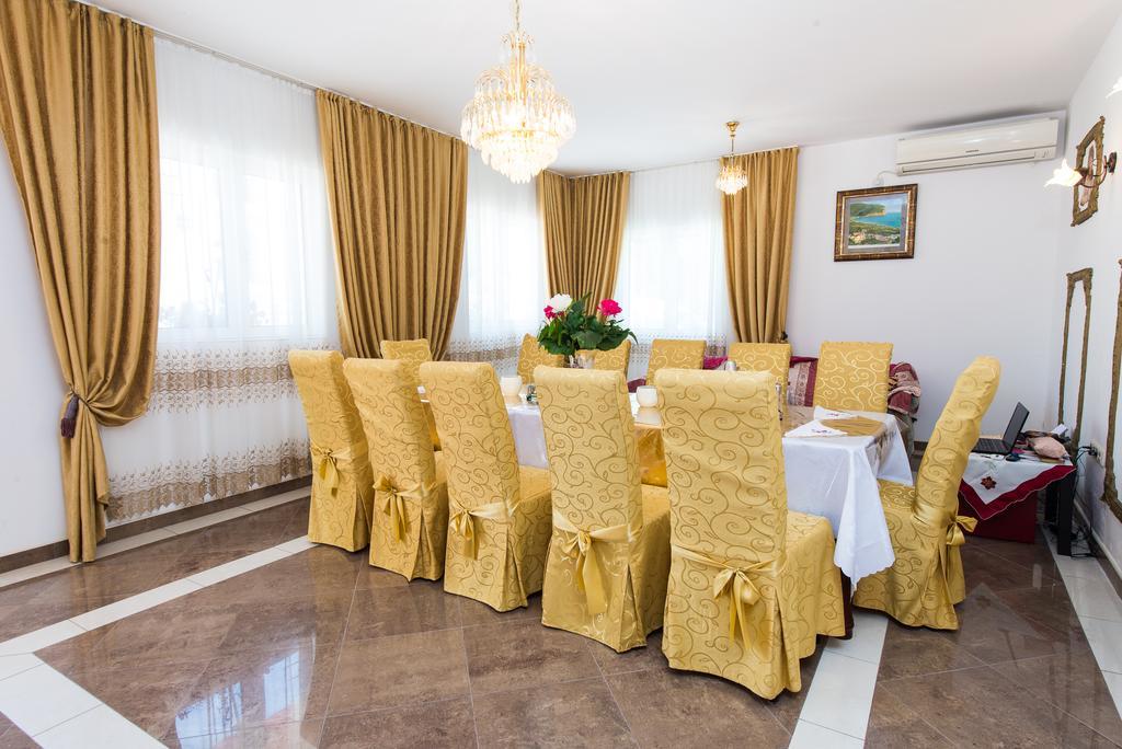 Hotel Wellness & Spa Angelo Gabriel Petrovac Extérieur photo