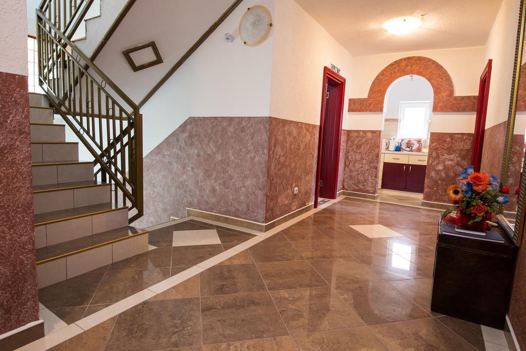Hotel Wellness & Spa Angelo Gabriel Petrovac Extérieur photo