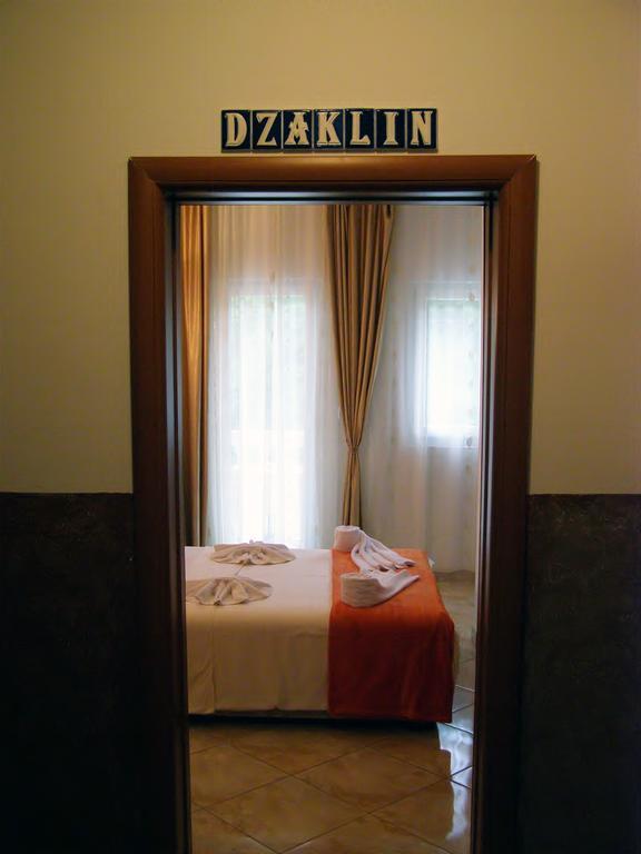 Hotel Wellness & Spa Angelo Gabriel Petrovac Extérieur photo