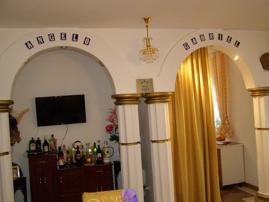 Hotel Wellness & Spa Angelo Gabriel Petrovac Extérieur photo