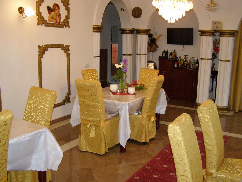 Hotel Wellness & Spa Angelo Gabriel Petrovac Extérieur photo