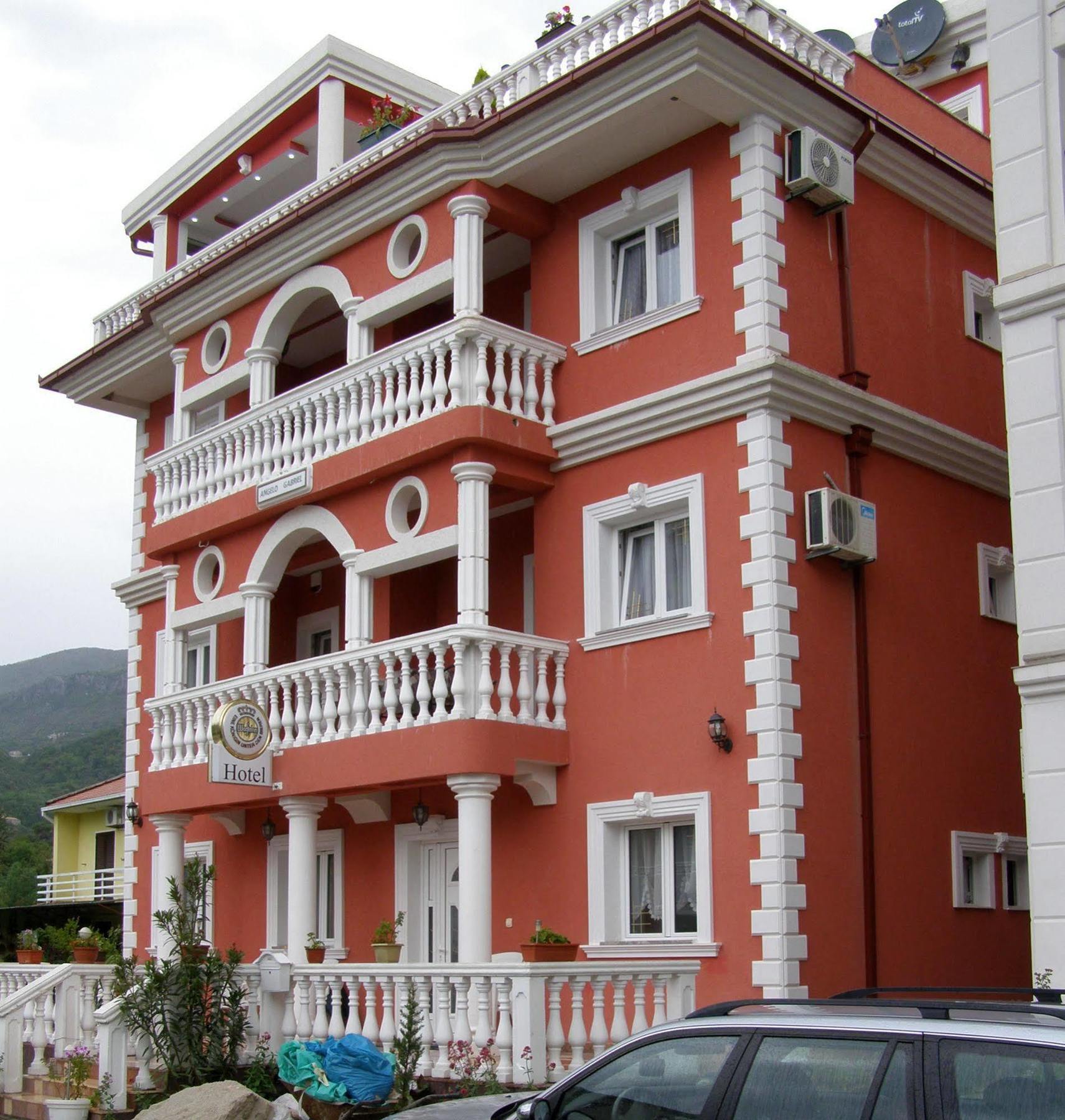 Hotel Wellness & Spa Angelo Gabriel Petrovac Extérieur photo