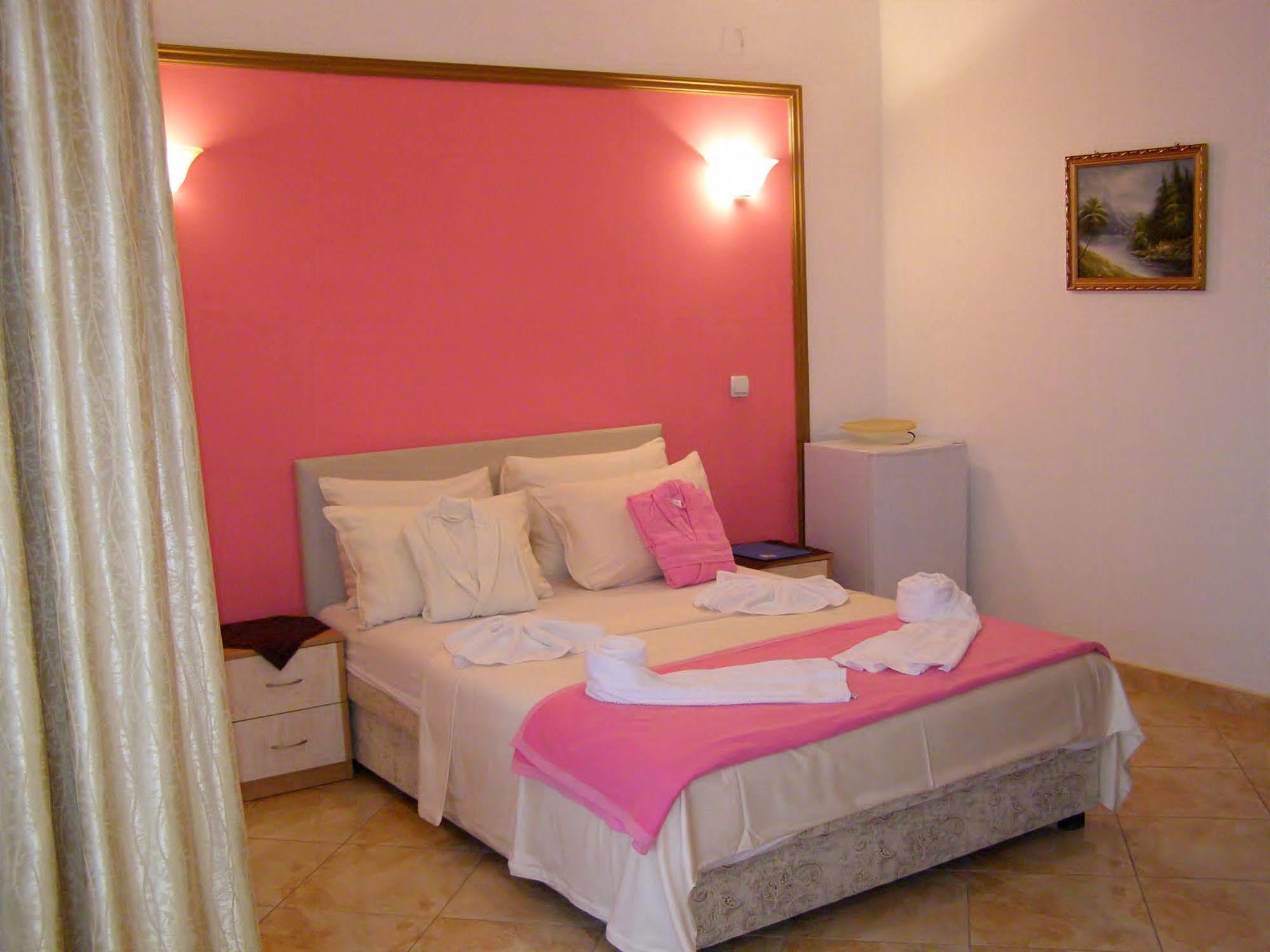 Hotel Wellness & Spa Angelo Gabriel Petrovac Extérieur photo