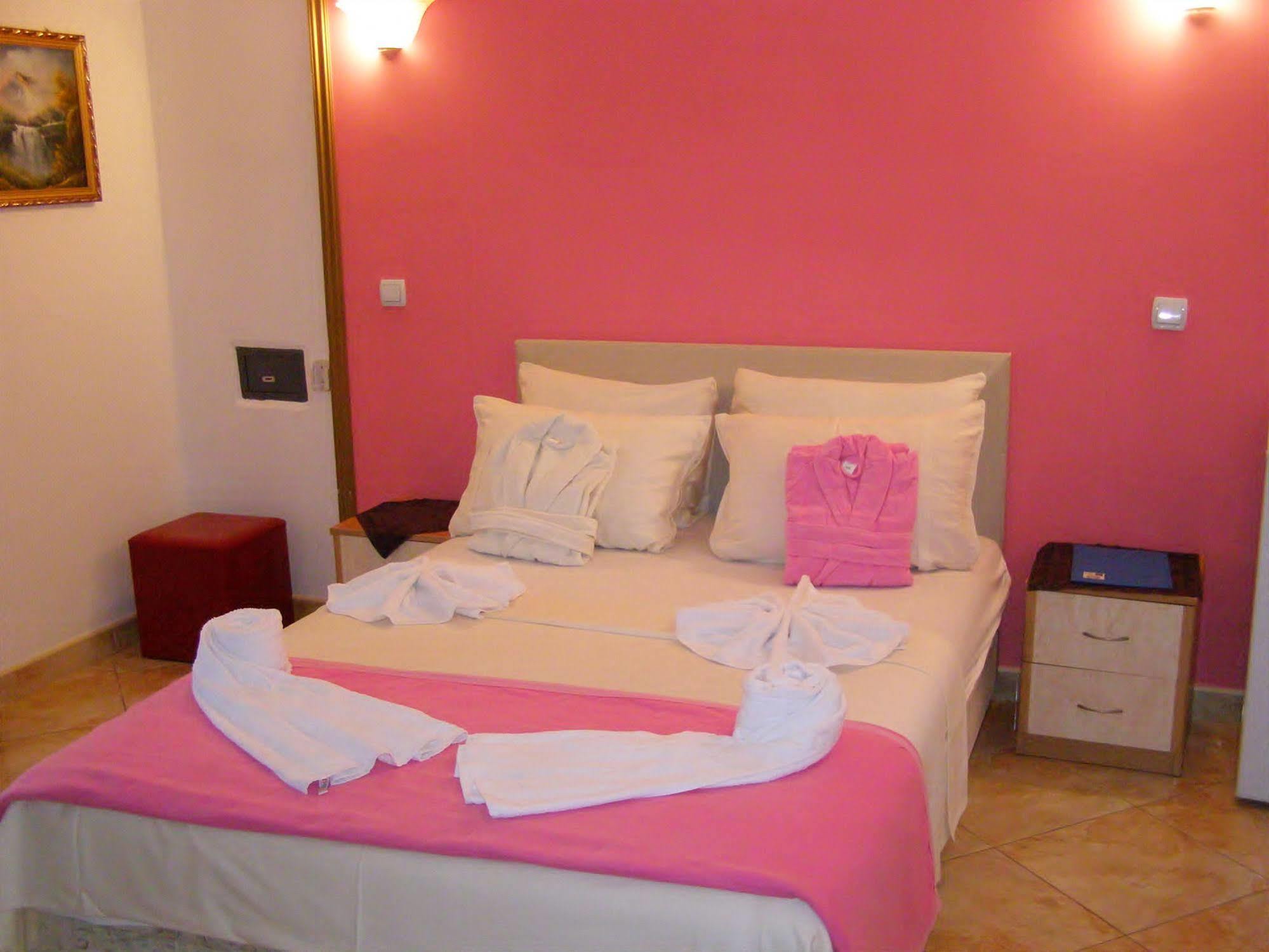 Hotel Wellness & Spa Angelo Gabriel Petrovac Extérieur photo