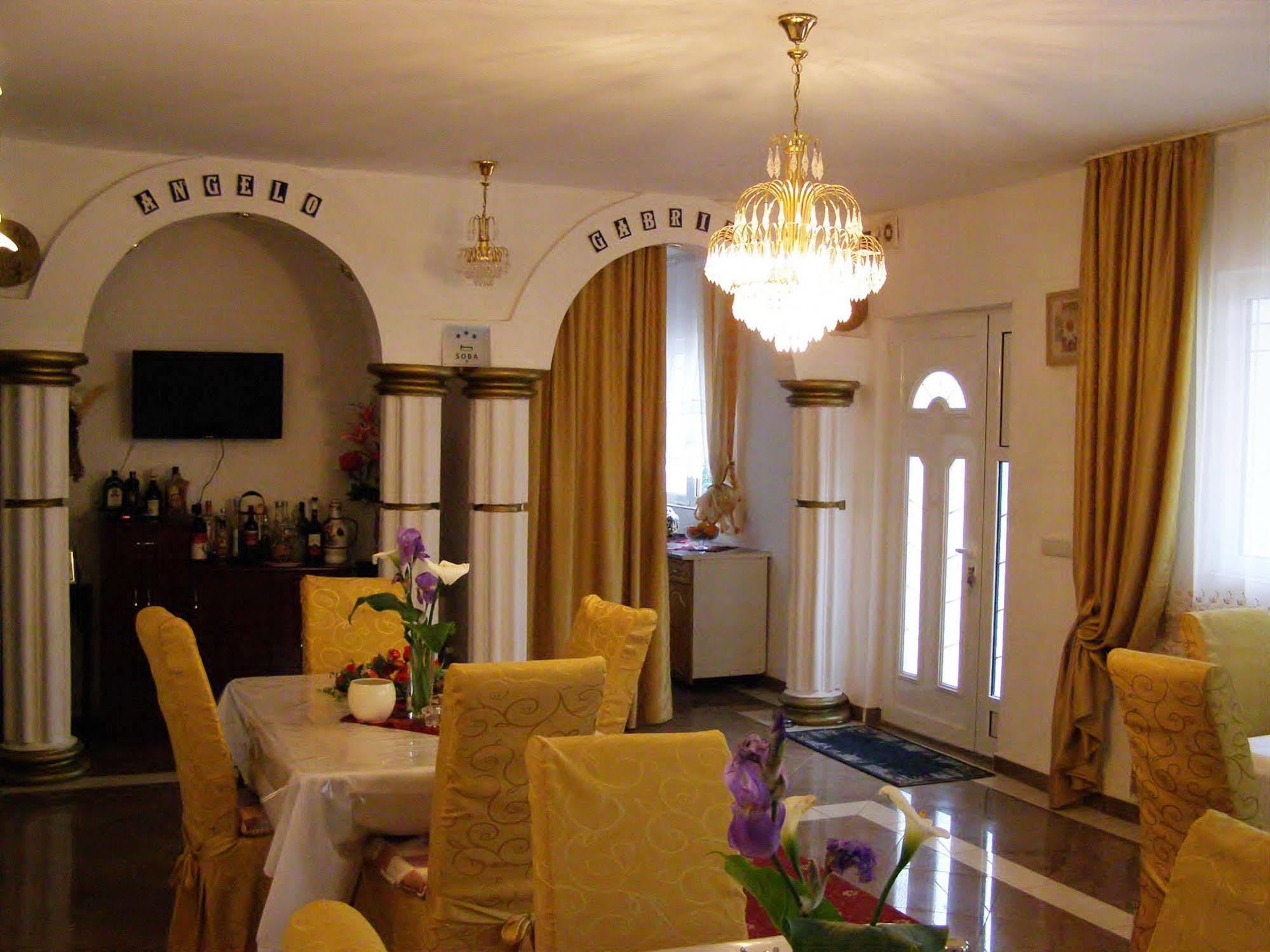 Hotel Wellness & Spa Angelo Gabriel Petrovac Extérieur photo