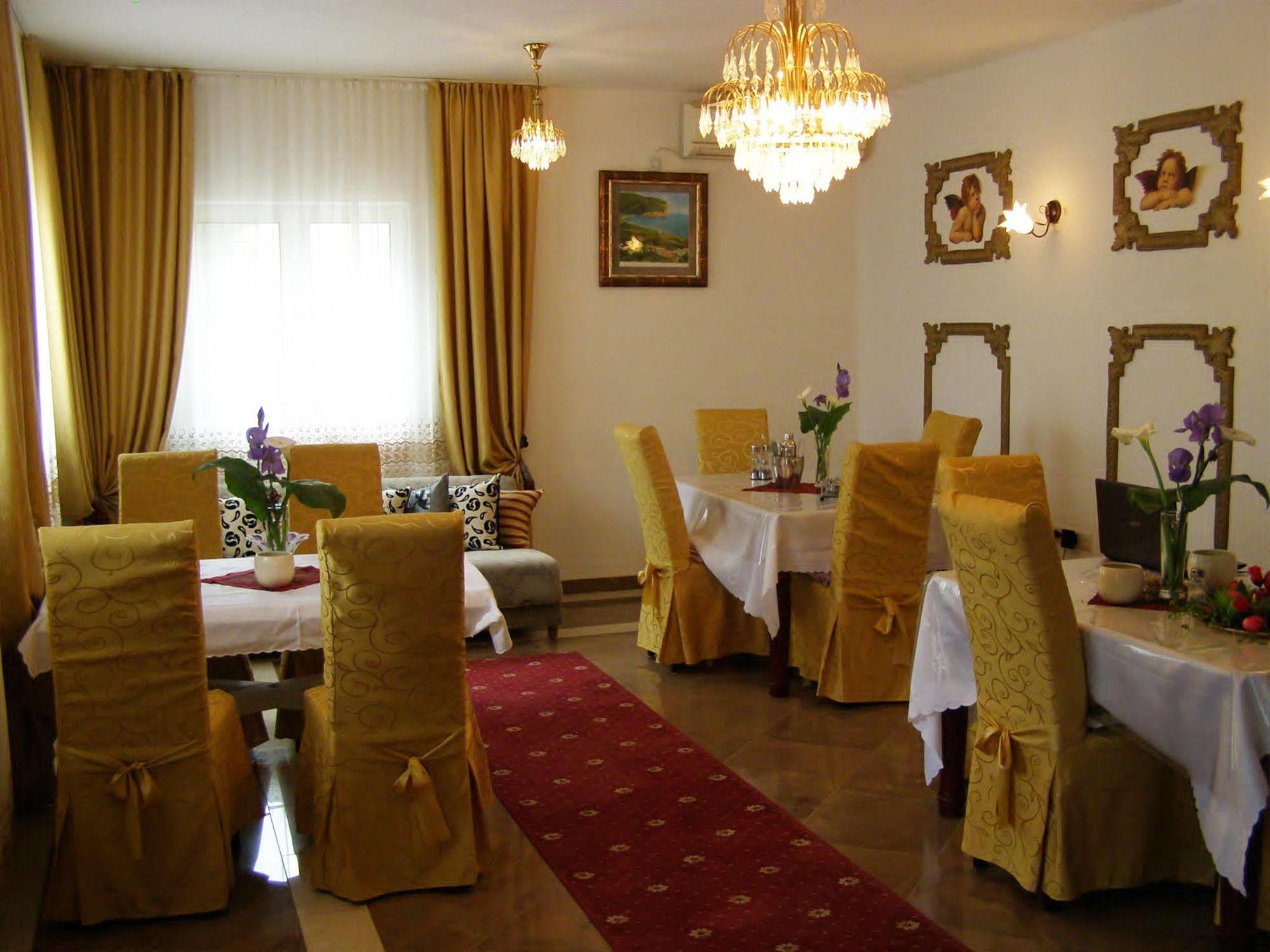 Hotel Wellness & Spa Angelo Gabriel Petrovac Extérieur photo